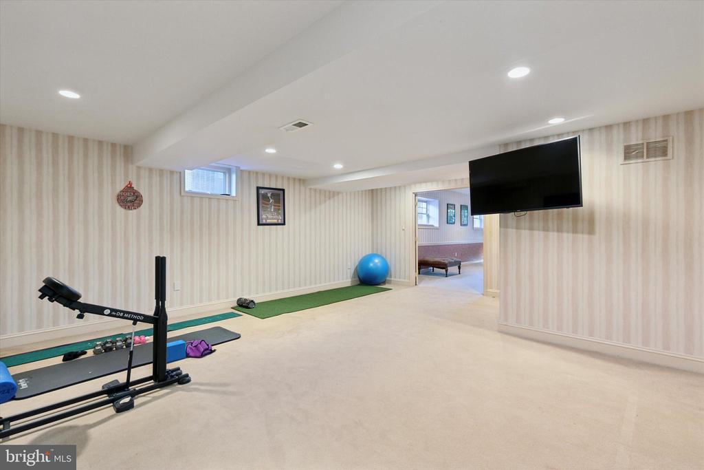 205 AMOUR CIRCLE