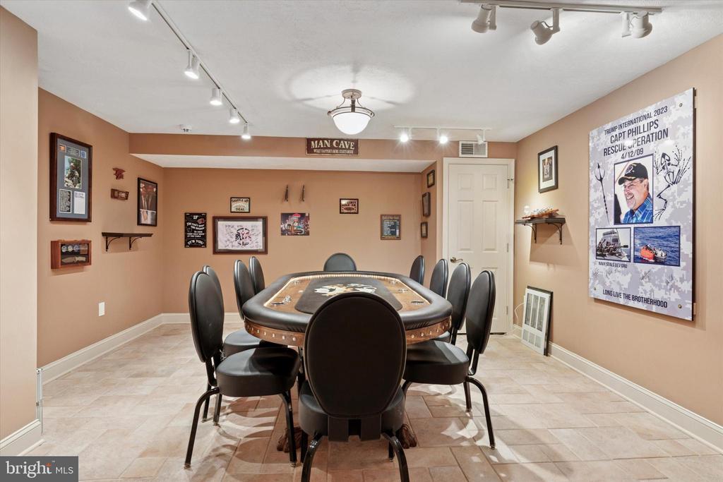 205 AMOUR CIRCLE