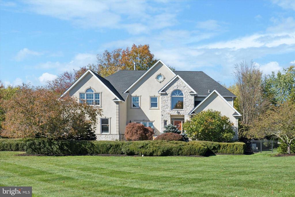 205 AMOUR CIRCLE