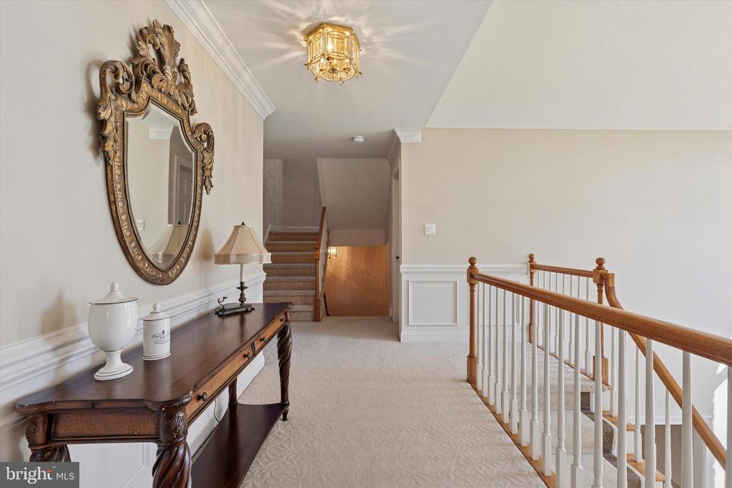 205 AMOUR CIRCLE