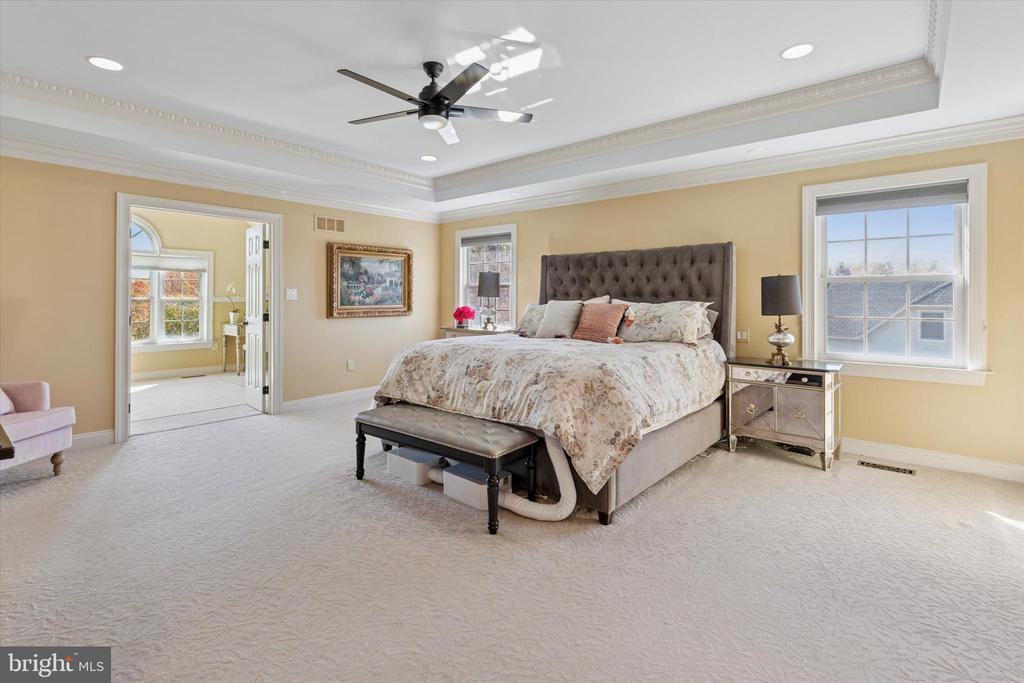 205 AMOUR CIRCLE