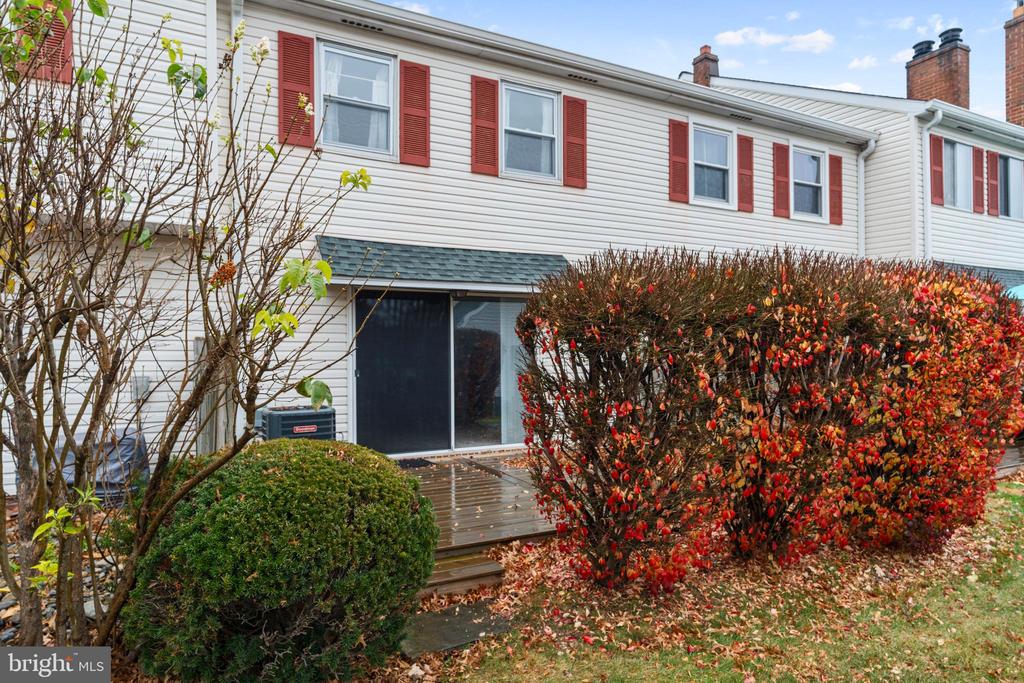 2110 MARSHALL COURT