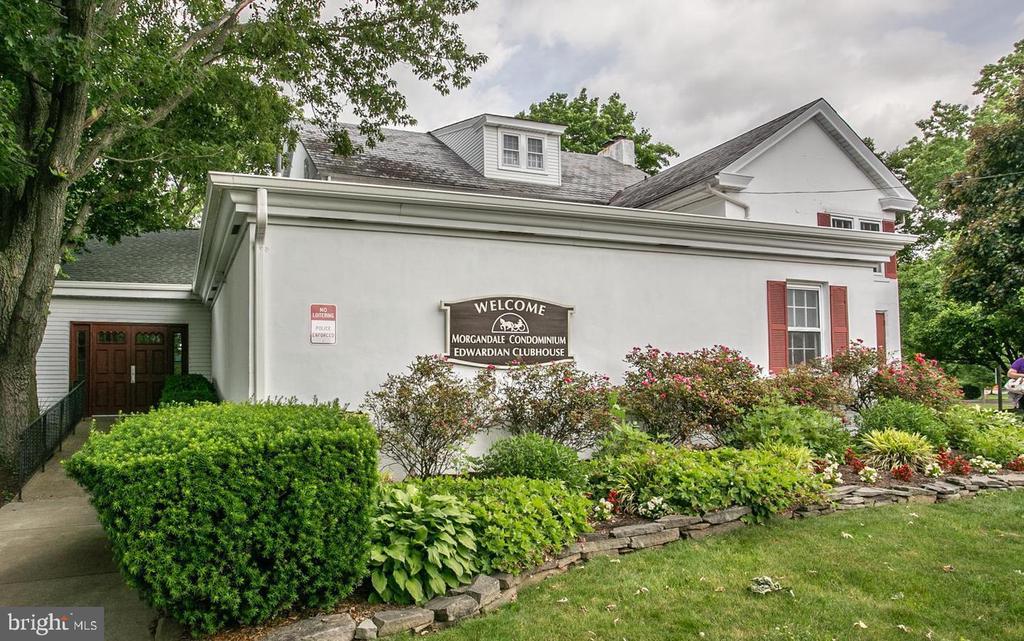 2110 MARSHALL COURT