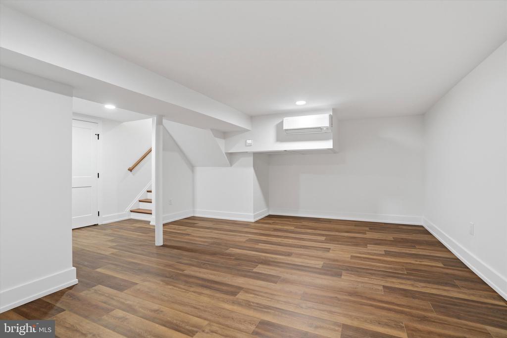 427 GROVE PLACE
