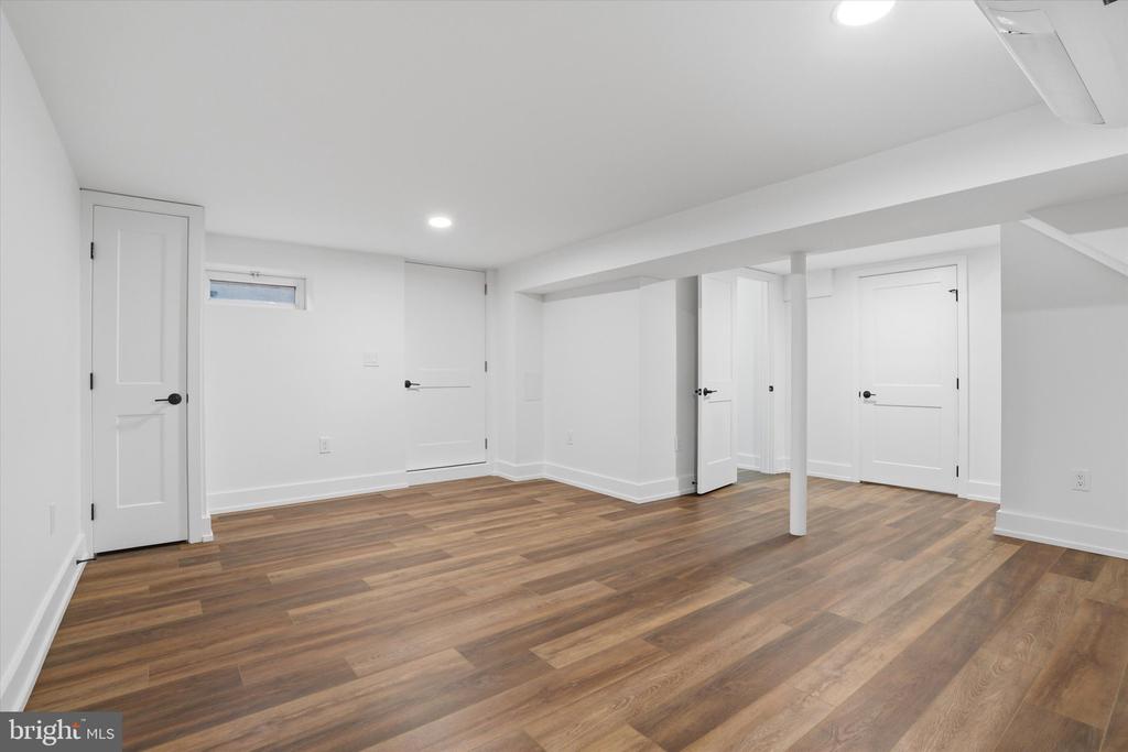 427 GROVE PLACE