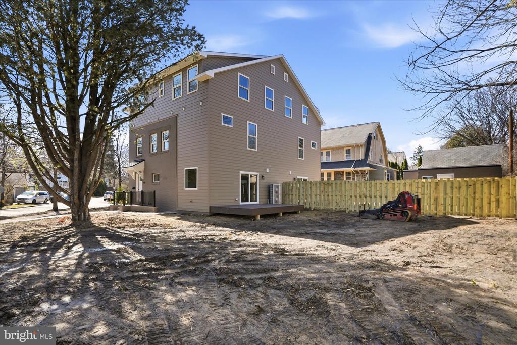 427 GROVE PLACE
