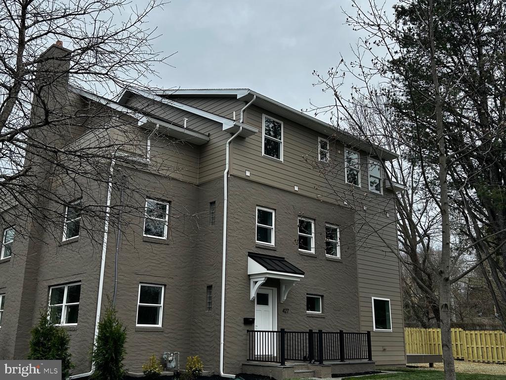 427 GROVE PLACE
