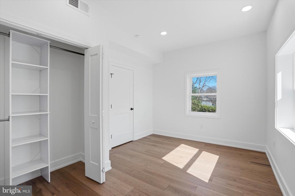 427 GROVE PLACE