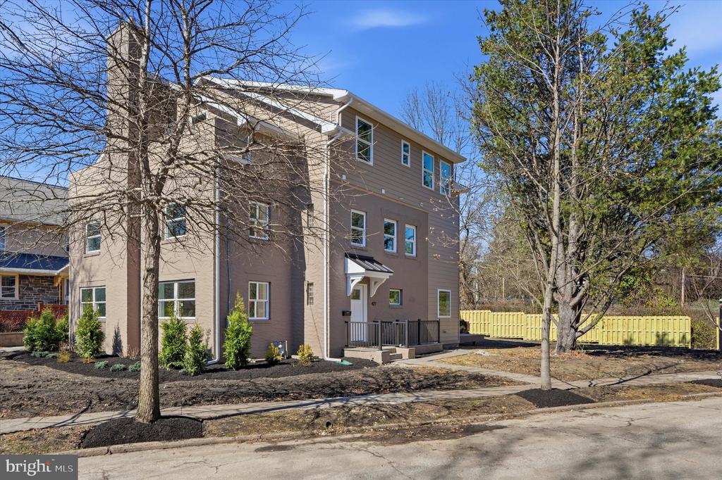 427 GROVE PLACE