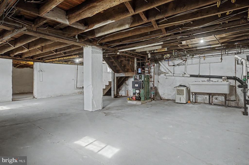 1261 SNYDER ROAD