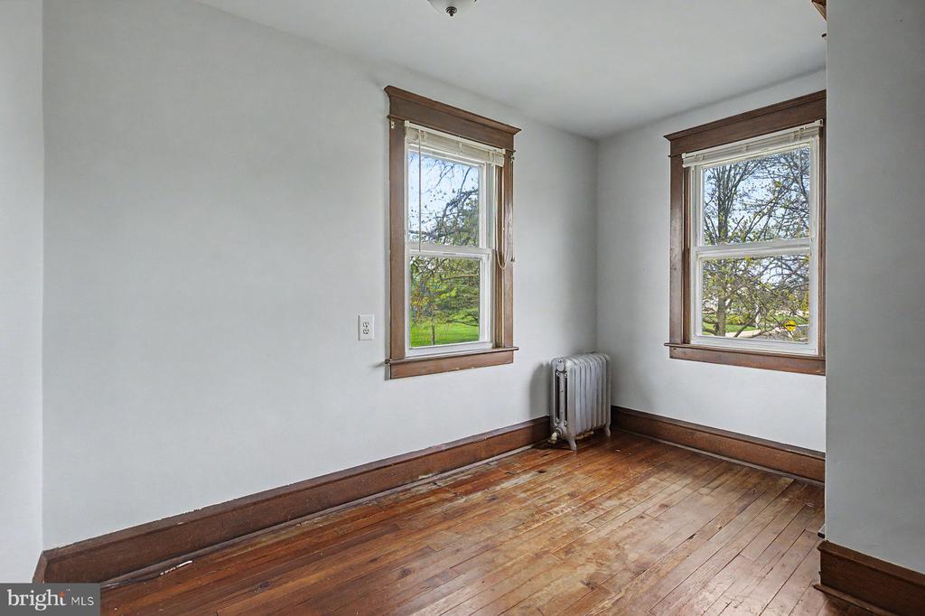 1261 SNYDER ROAD