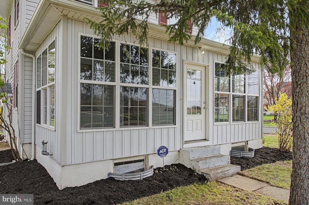1261 SNYDER ROAD