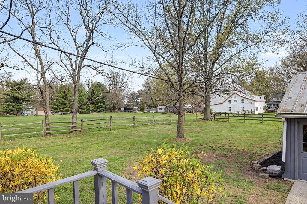 1261 SNYDER ROAD