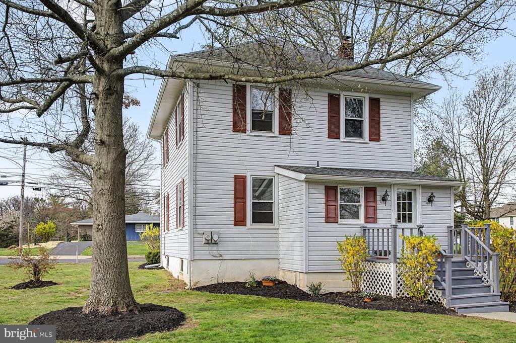 1261 SNYDER ROAD