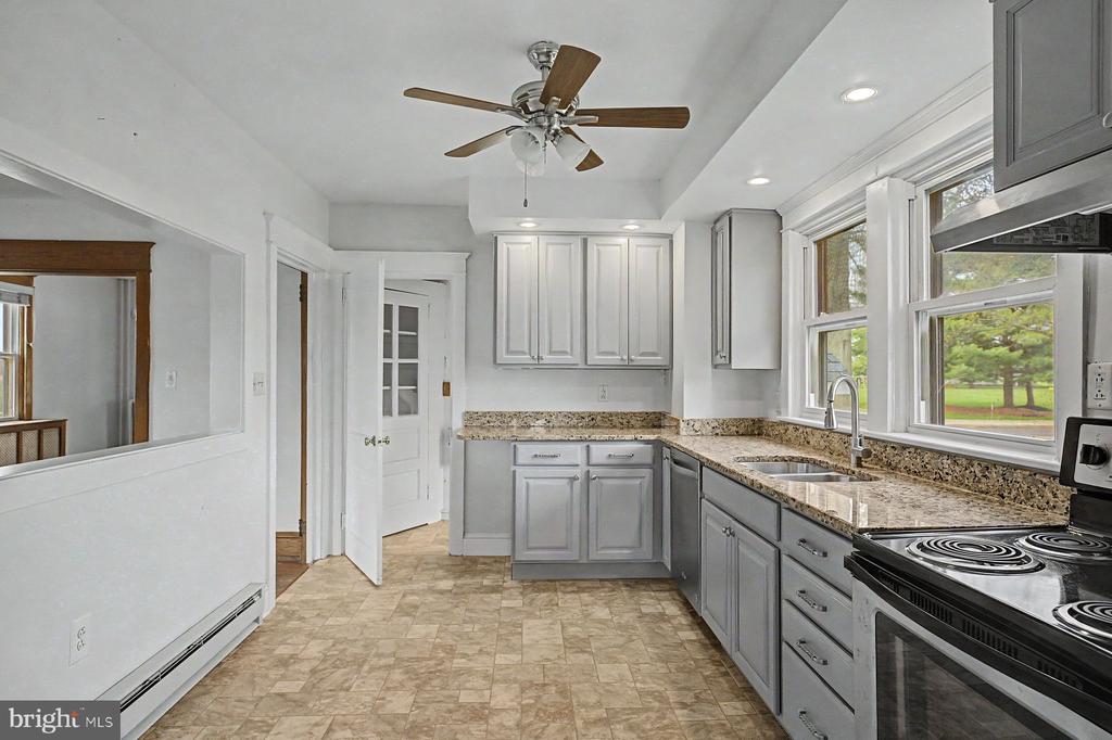 1261 SNYDER ROAD