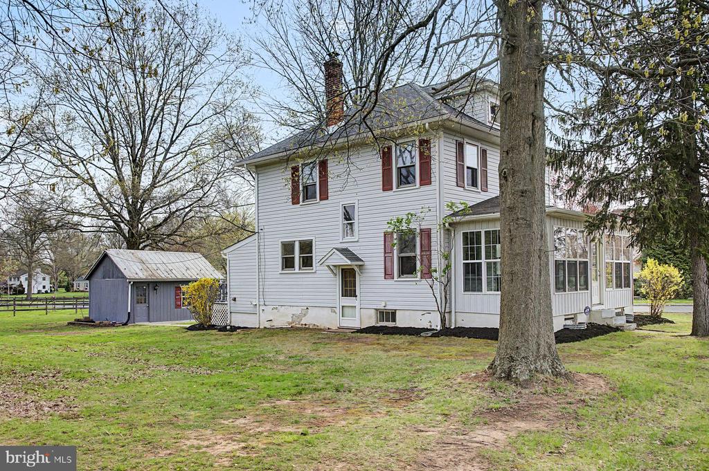 1261 SNYDER ROAD