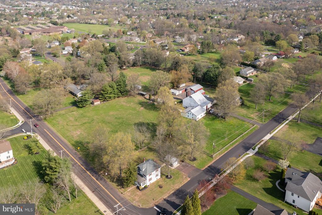 1261 SNYDER ROAD