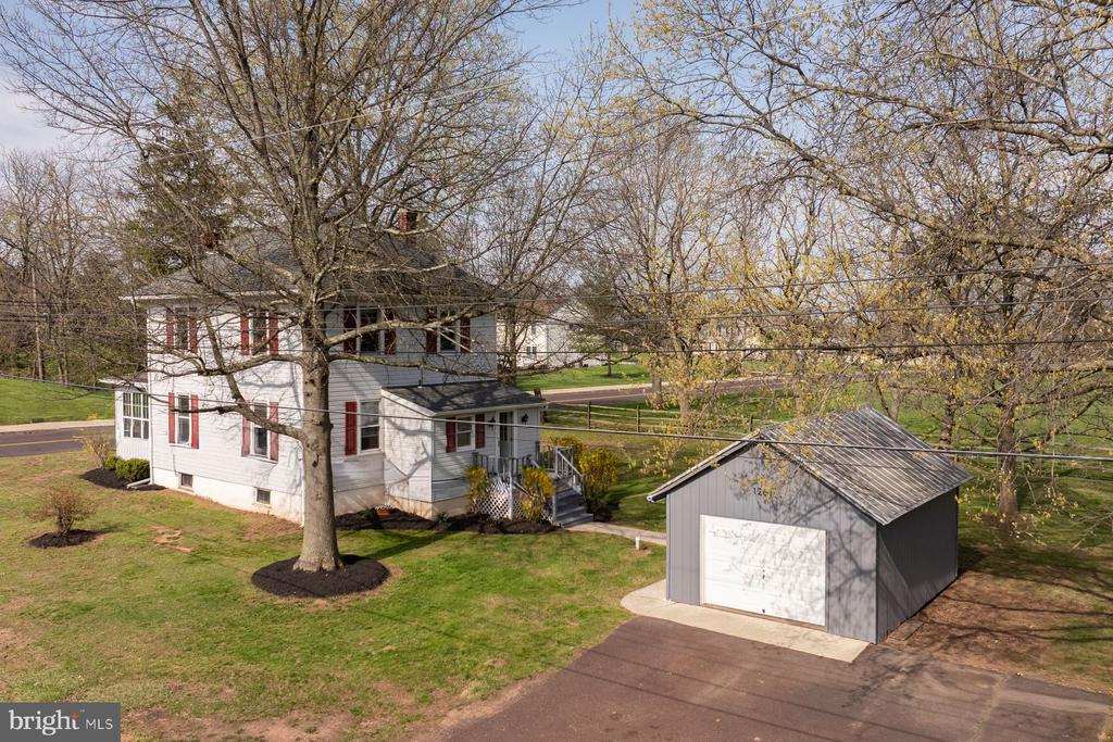 1261 SNYDER ROAD