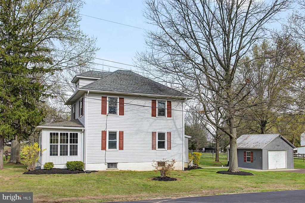 1261 SNYDER ROAD