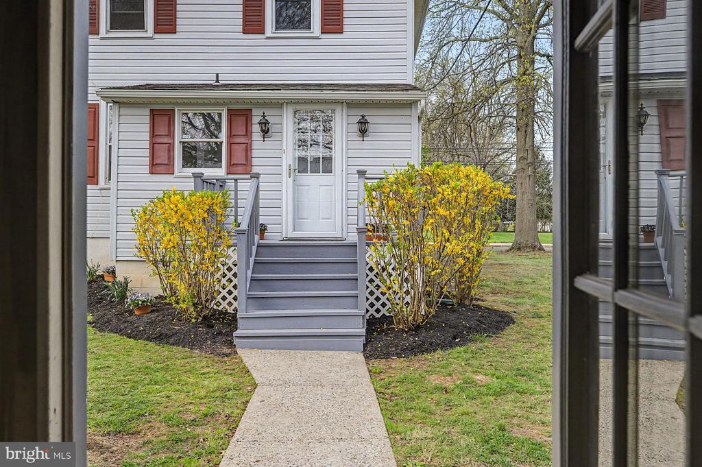 1261 SNYDER ROAD