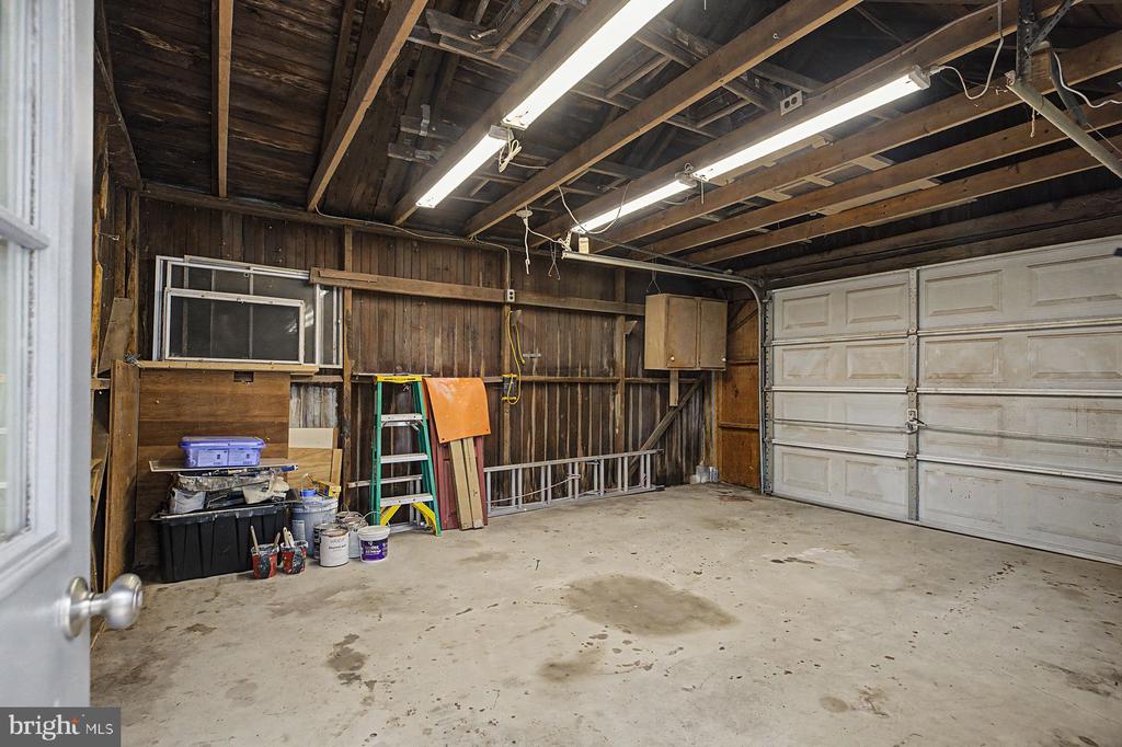 1261 SNYDER ROAD