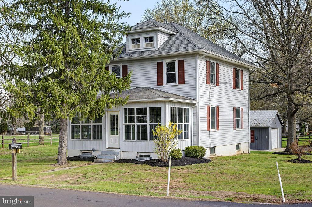 1261 SNYDER ROAD
