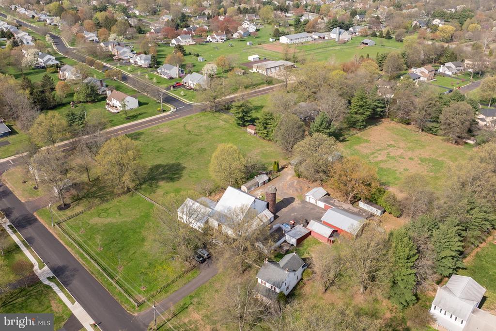 1261 SNYDER ROAD