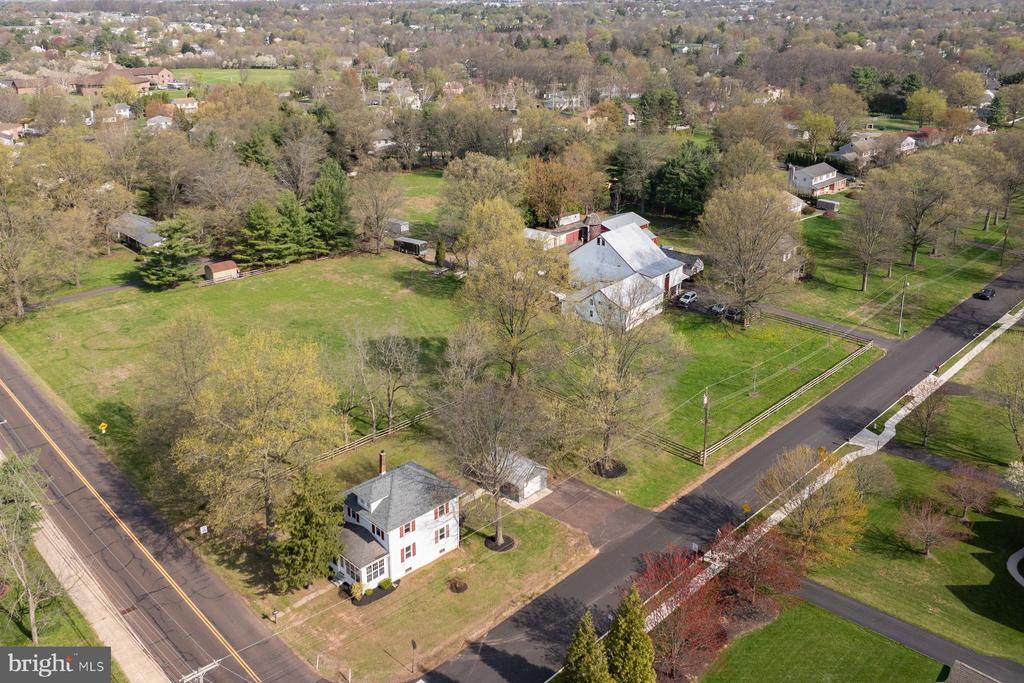 1261 SNYDER ROAD
