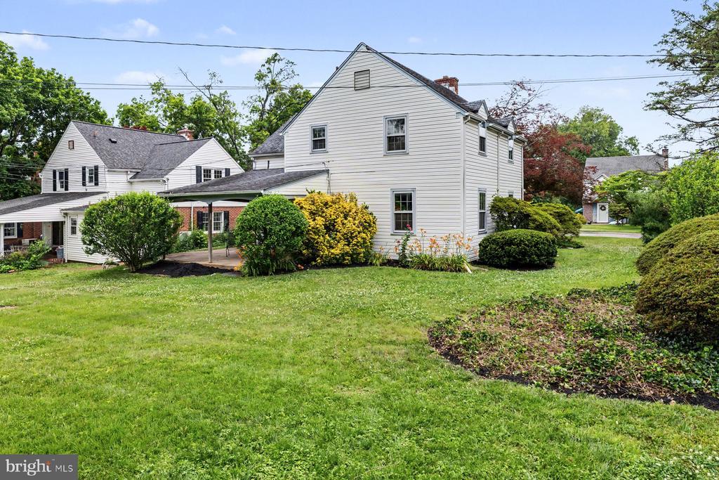 602 MEADOW LANE