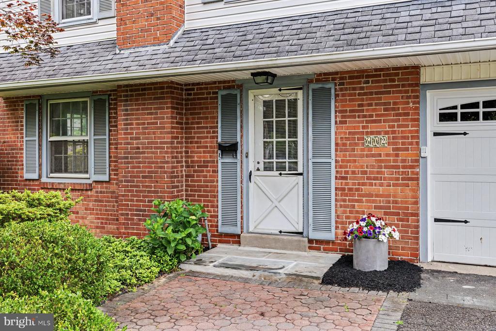 602 MEADOW LANE
