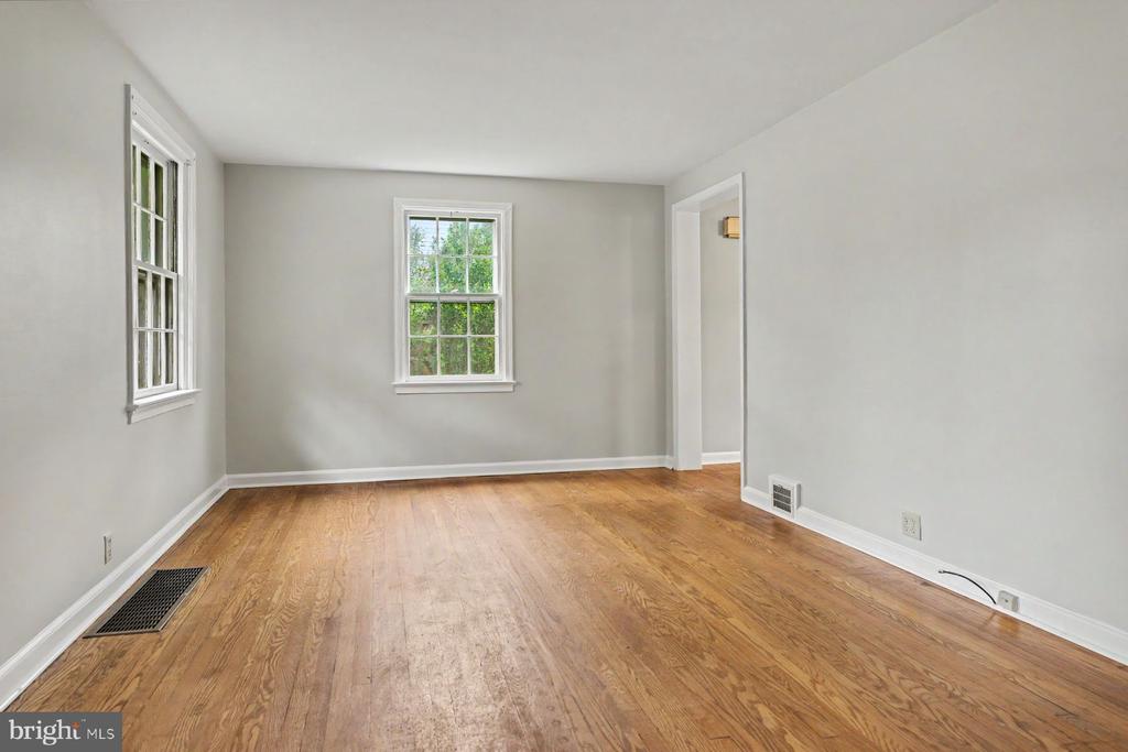 602 MEADOW LANE