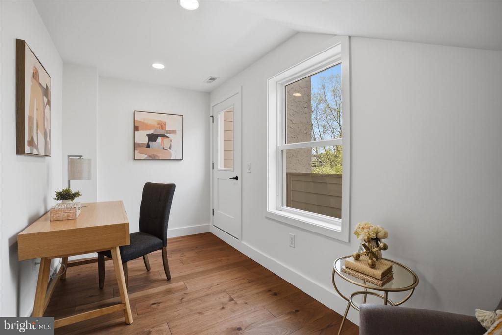 425 GROVE PLACE
