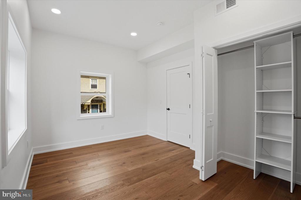 425 GROVE PLACE