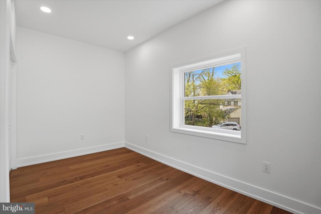 425 GROVE PLACE