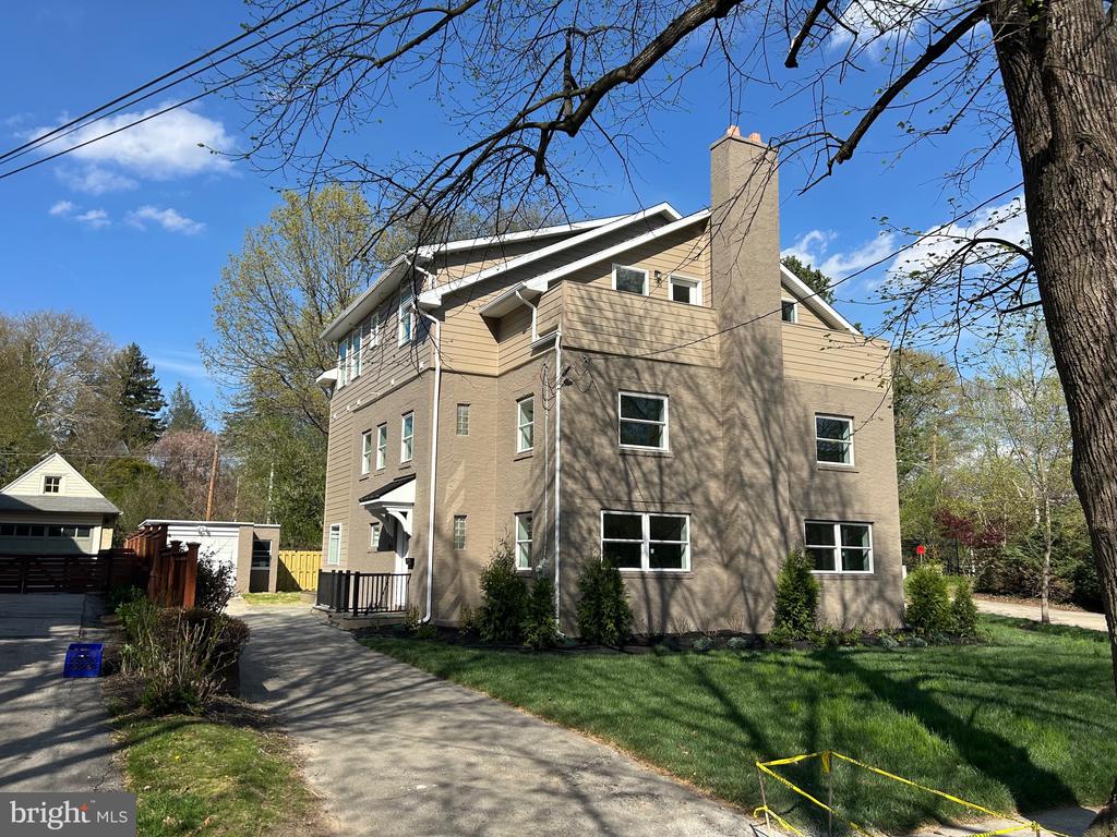 425 GROVE PLACE