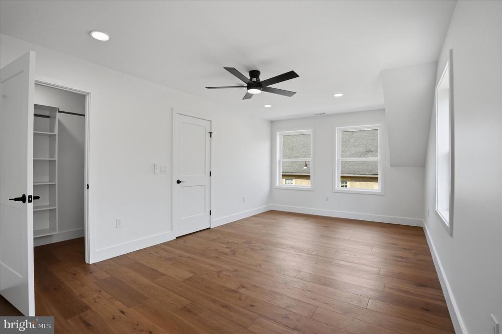 425 GROVE PLACE