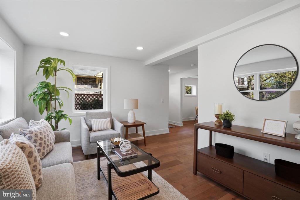 425 GROVE PLACE