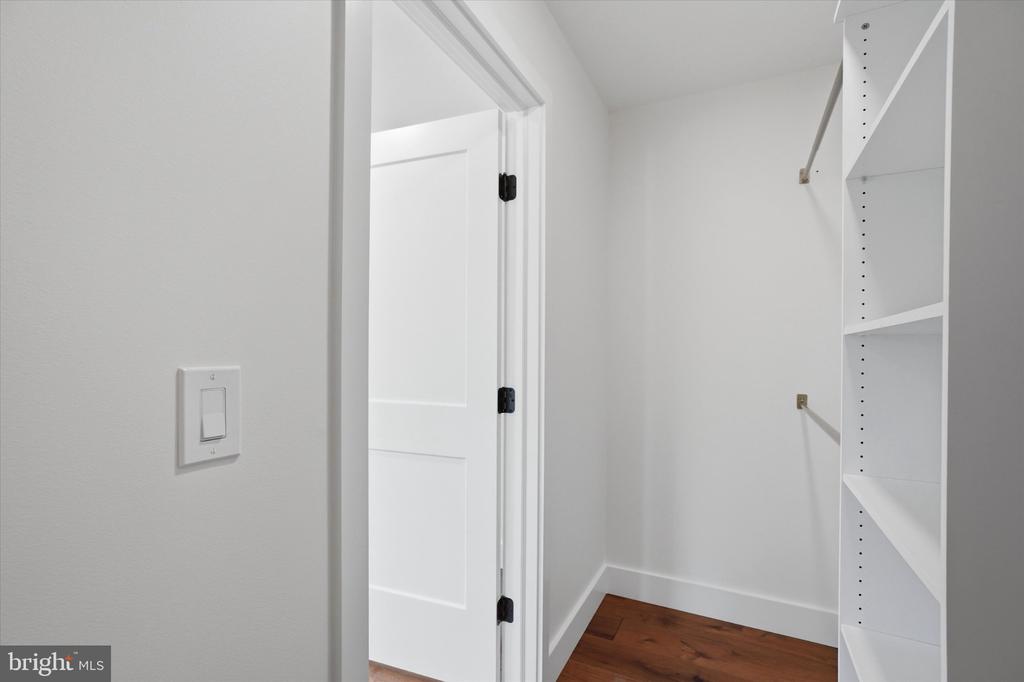 425 GROVE PLACE