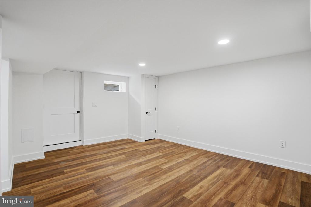 425 GROVE PLACE