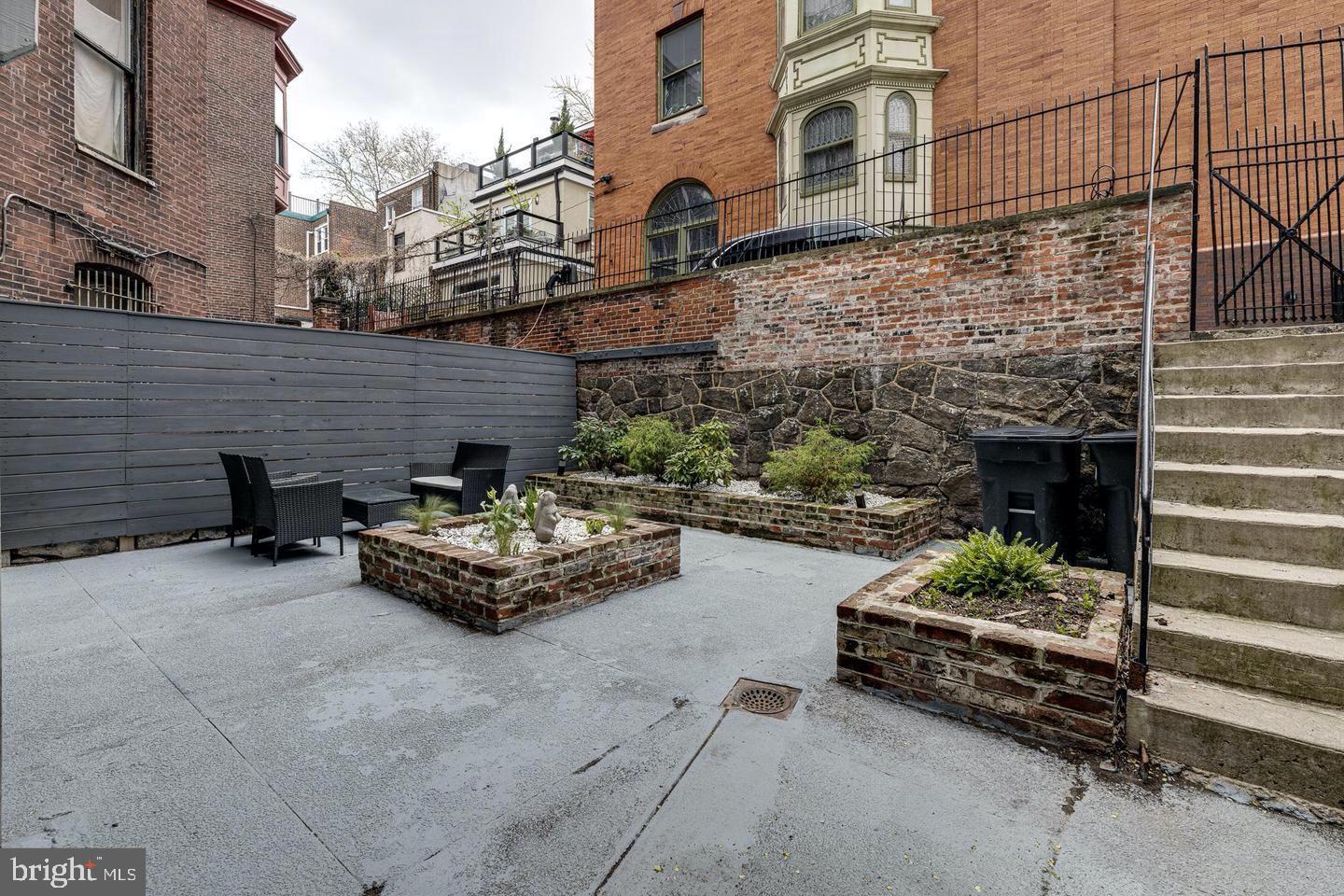 2134 Spruce STREET