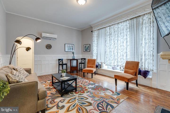 2134 Spruce STREET Unit: 2