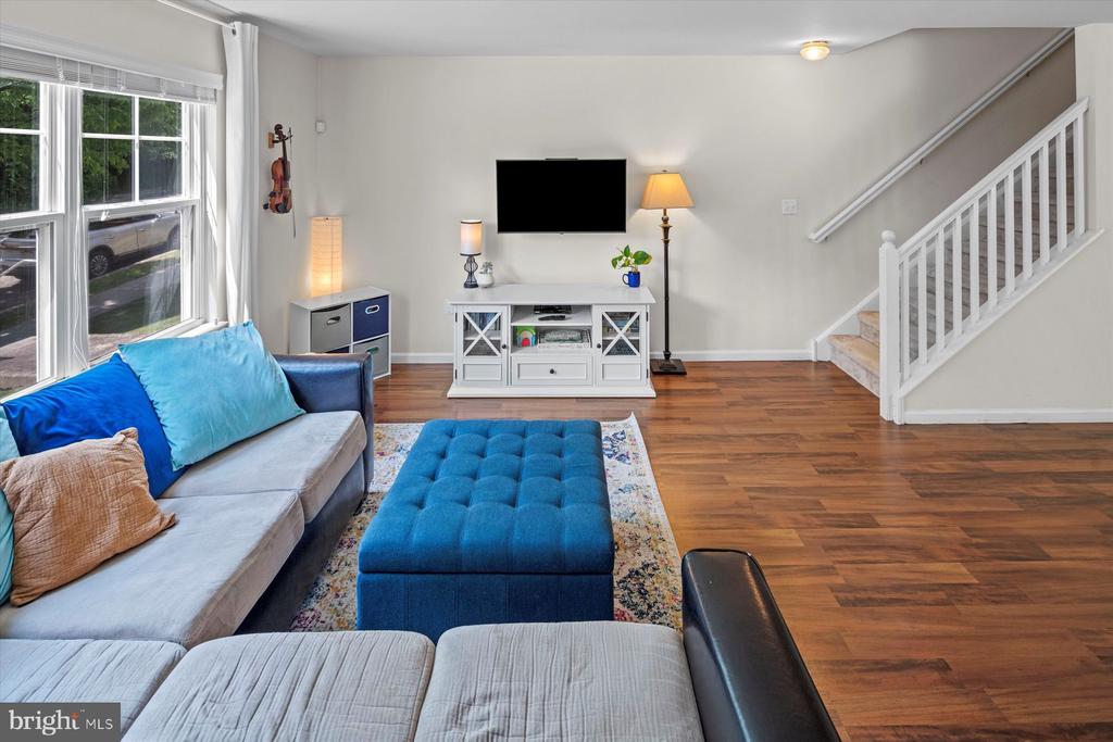 3735 Palisades Dr