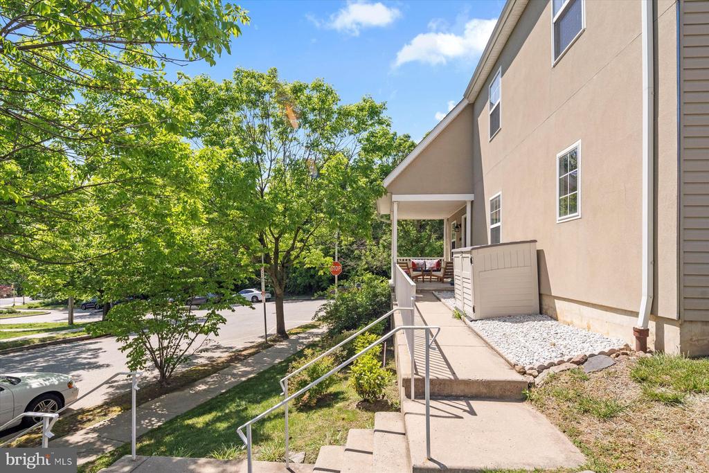 3735 Palisades Dr