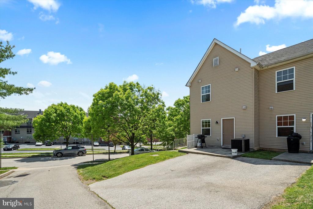 3735 Palisades Dr