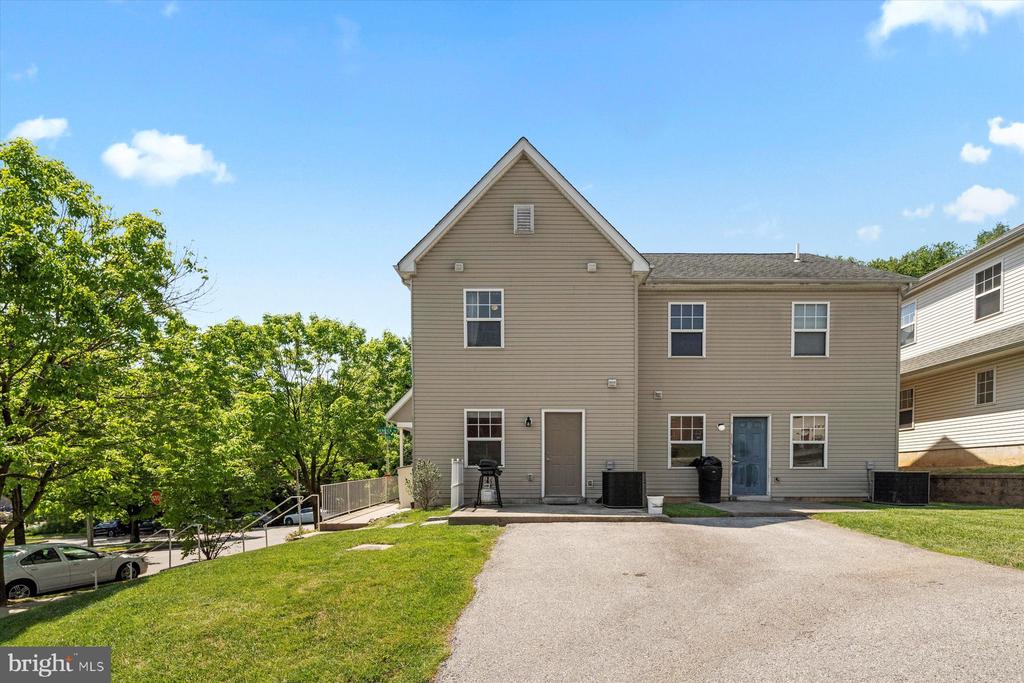 3735 Palisades Dr