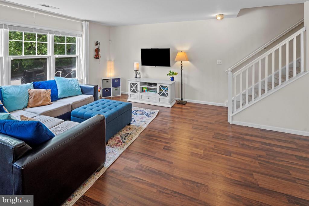 3735 Palisades Dr