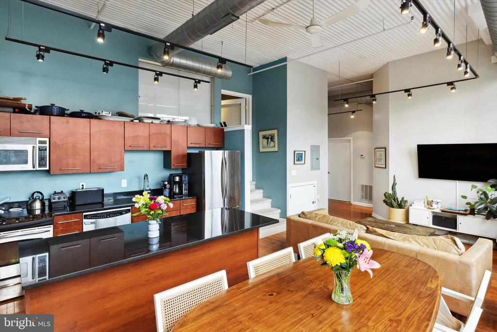 2200-28 Arch St #710