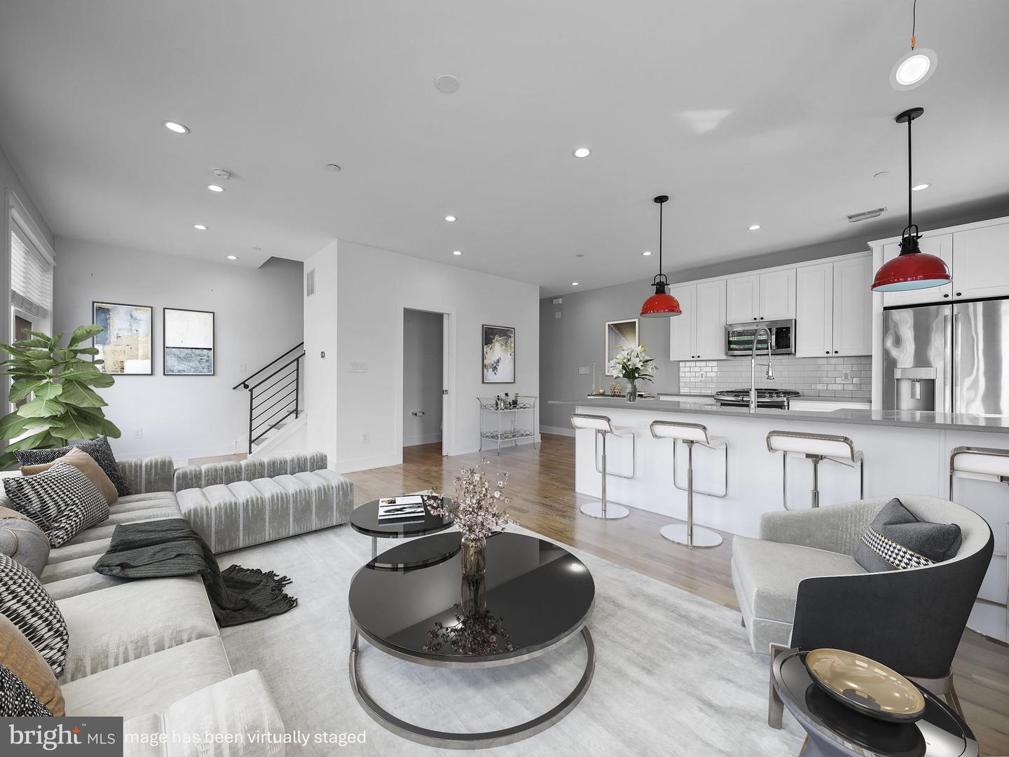106-112-12 W Jefferson St #2