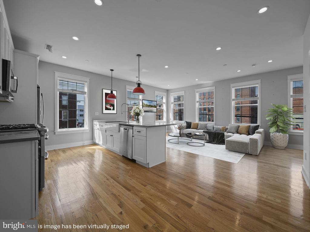 106-112-12 W Jefferson St #2