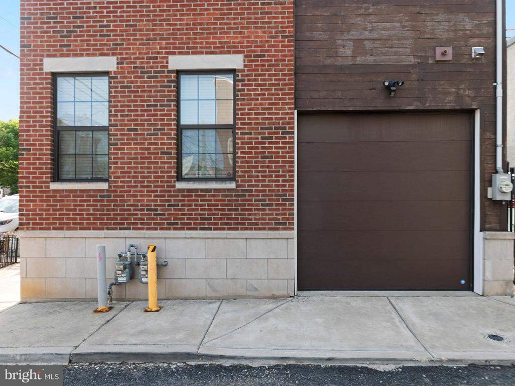 106-112-12 W Jefferson St #2